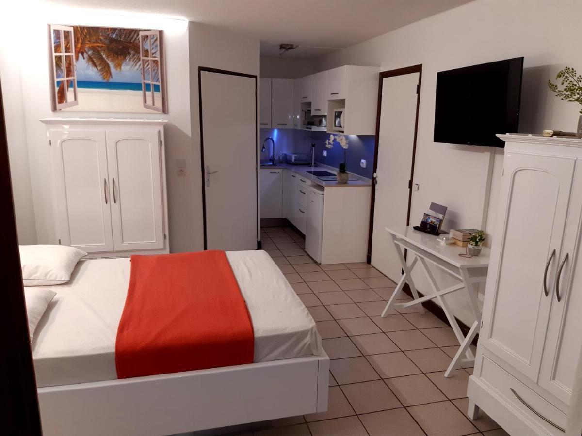 Studio Climatise - Piscine-Plage - 1 A 2 Personnes Apartment Sainte-Anne Bagian luar foto