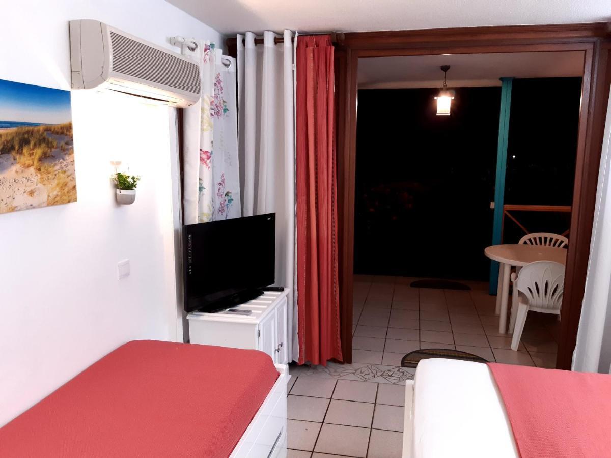 Studio Climatise - Piscine-Plage - 1 A 2 Personnes Apartment Sainte-Anne Bagian luar foto